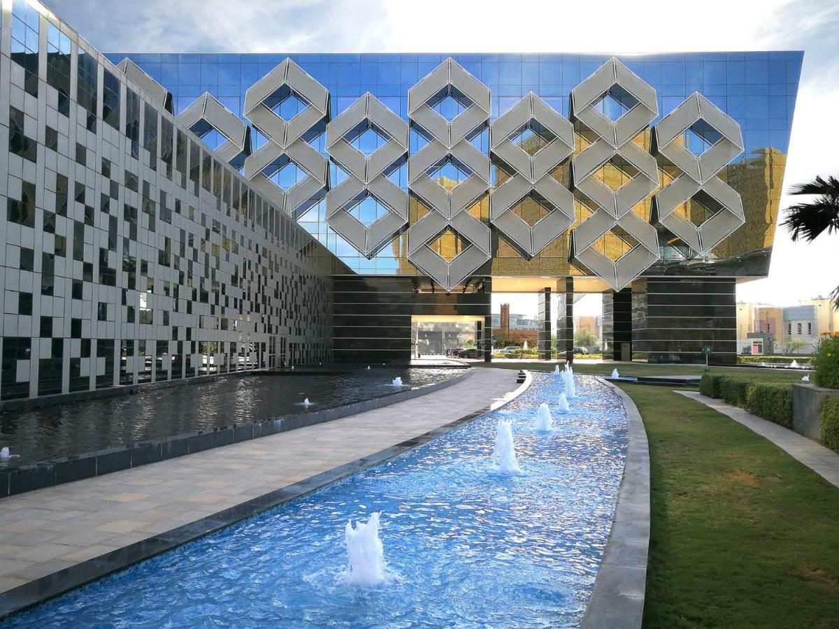 Crowne Plaza Riyadh - Rdc Hotel & Convention By Ihg Екстер'єр фото The Sheikh Zayed House