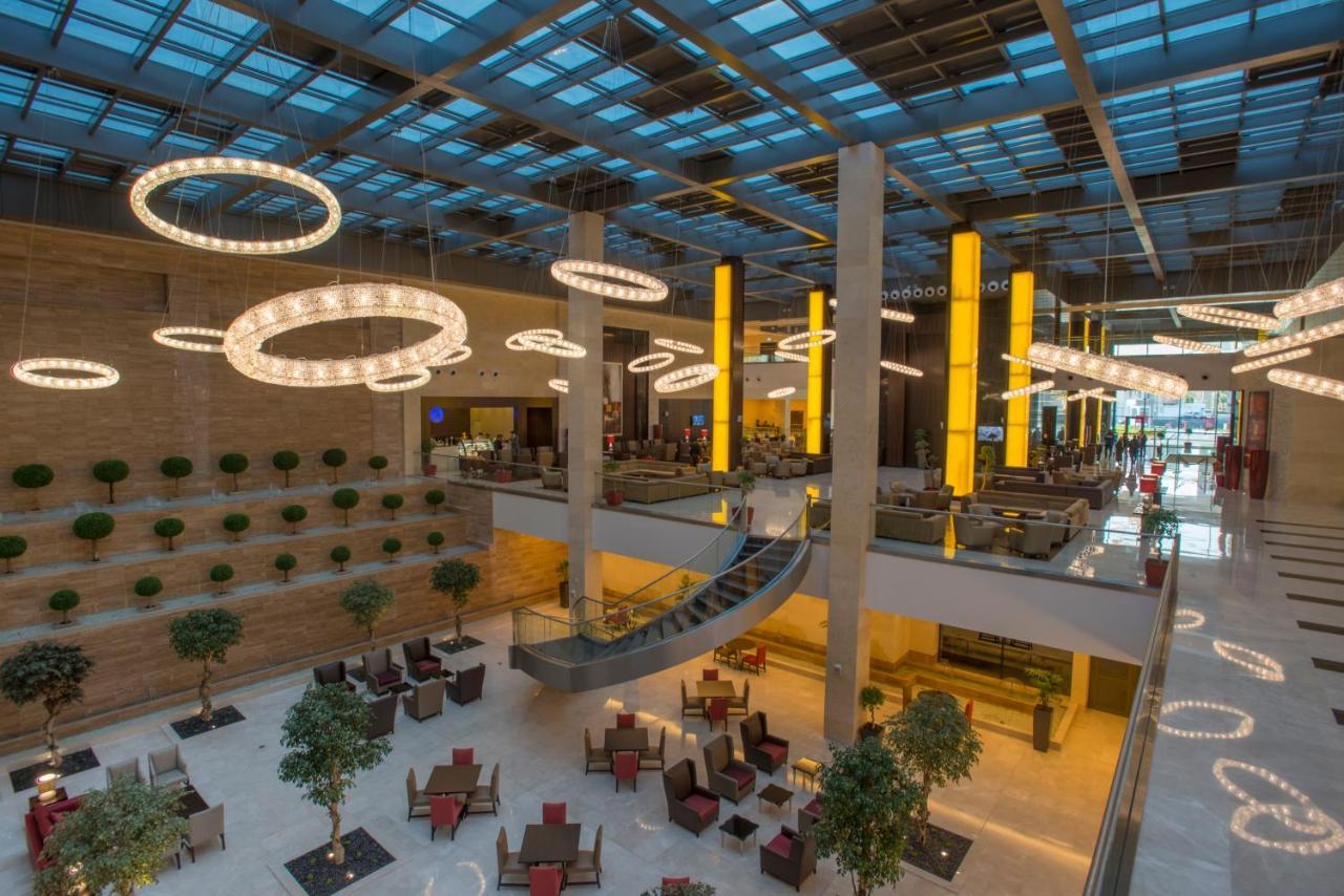 Crowne Plaza Riyadh - Rdc Hotel & Convention By Ihg Екстер'єр фото The interior of the terminal