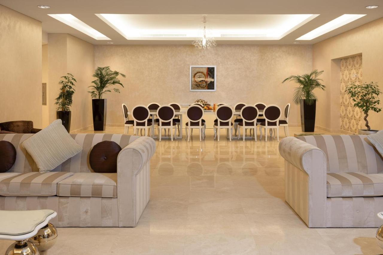 Crowne Plaza Riyadh - Rdc Hotel & Convention By Ihg Екстер'єр фото The interior of the hotel