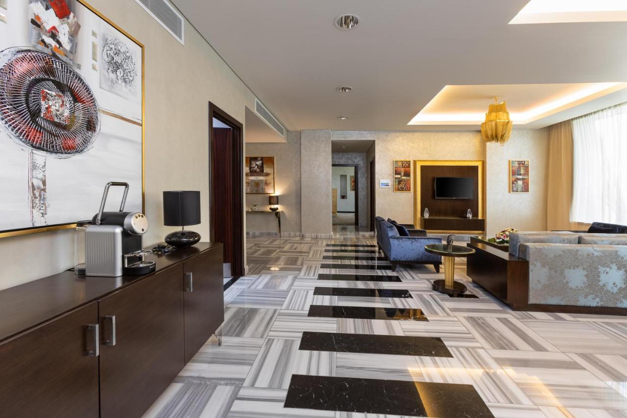 Crowne Plaza Riyadh - Rdc Hotel & Convention By Ihg Екстер'єр фото A suite at the hotel